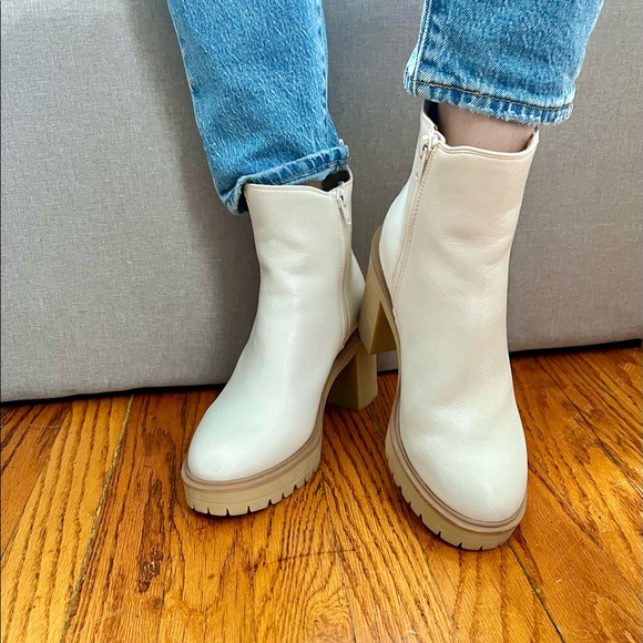 DOLCE VITA White Booties - Picture 3 of 8